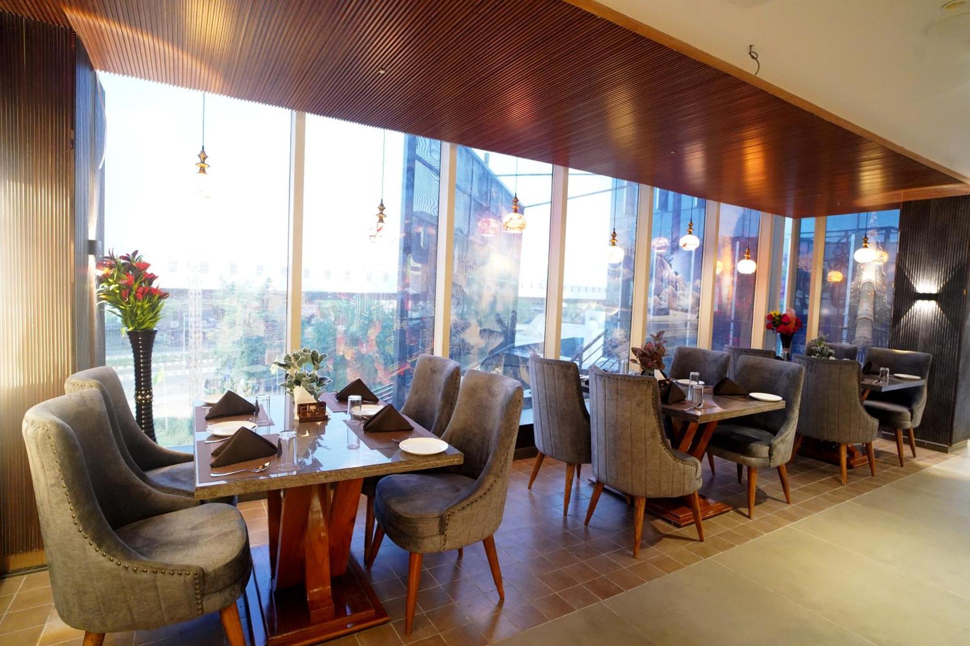 Hotel Sakura Gold Gurgaon Eksteriør billede