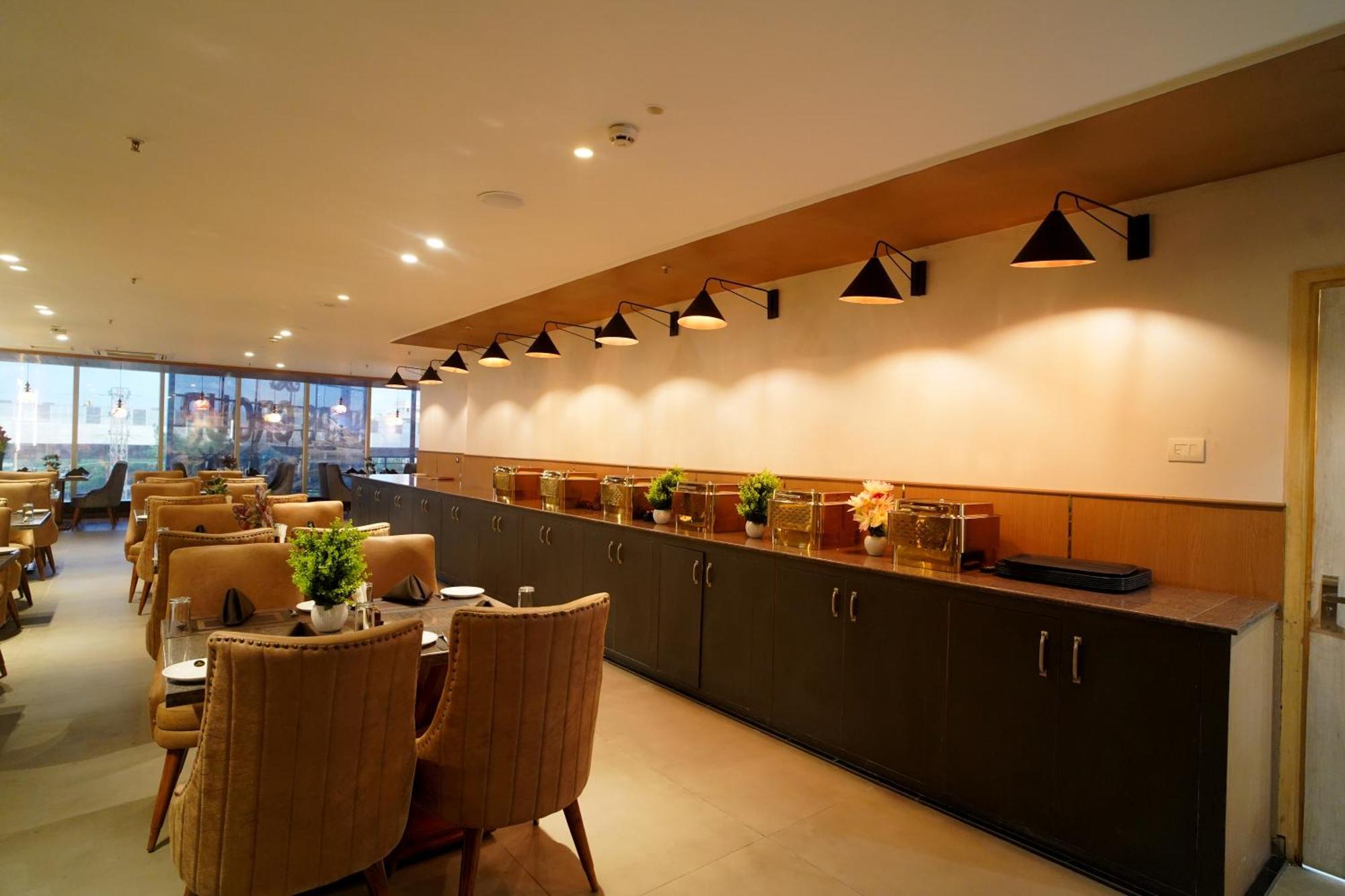 Hotel Sakura Gold Gurgaon Eksteriør billede