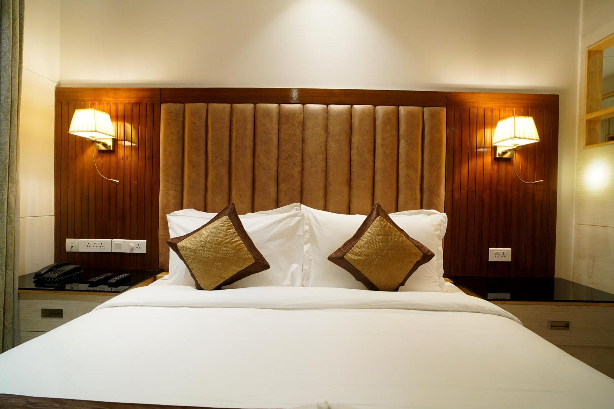 Hotel Sakura Gold Gurgaon Eksteriør billede