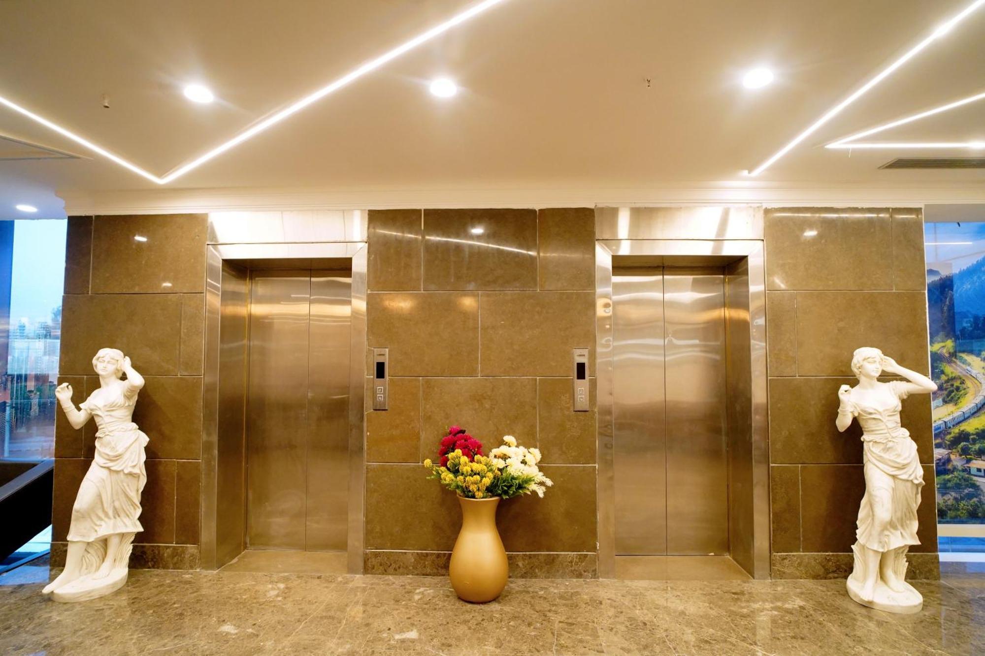 Hotel Sakura Gold Gurgaon Eksteriør billede