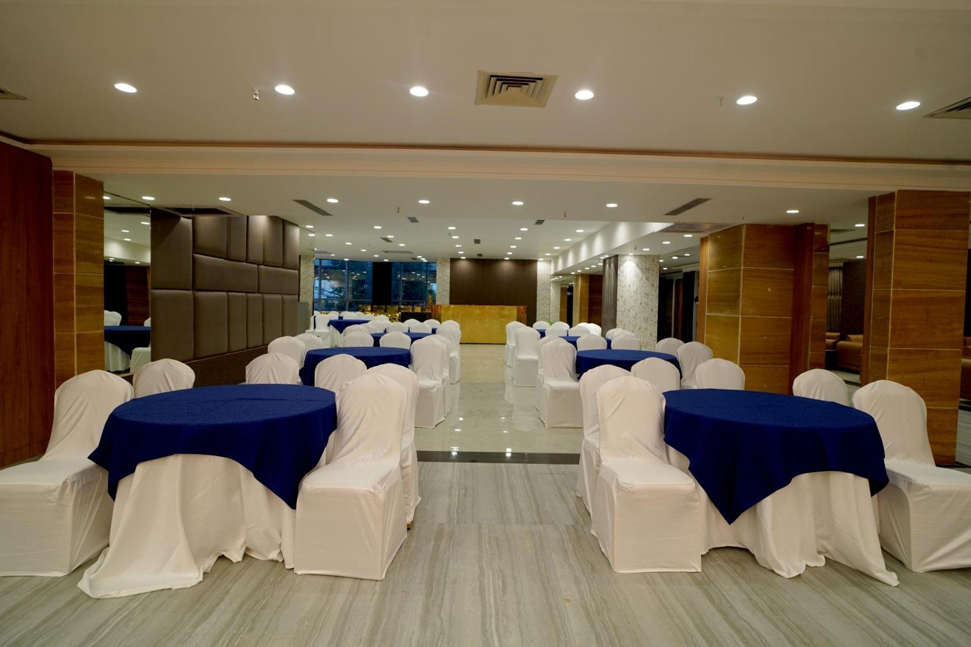 Hotel Sakura Gold Gurgaon Eksteriør billede