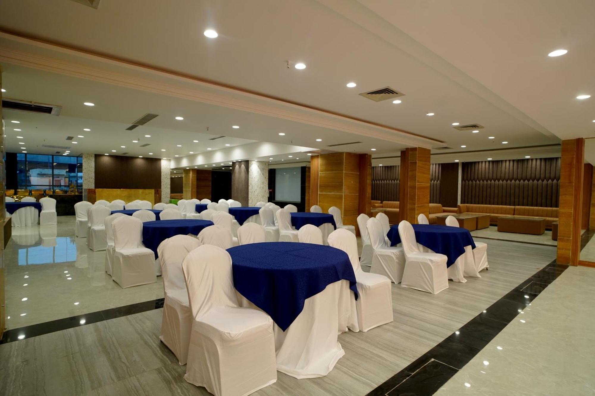 Hotel Sakura Gold Gurgaon Eksteriør billede