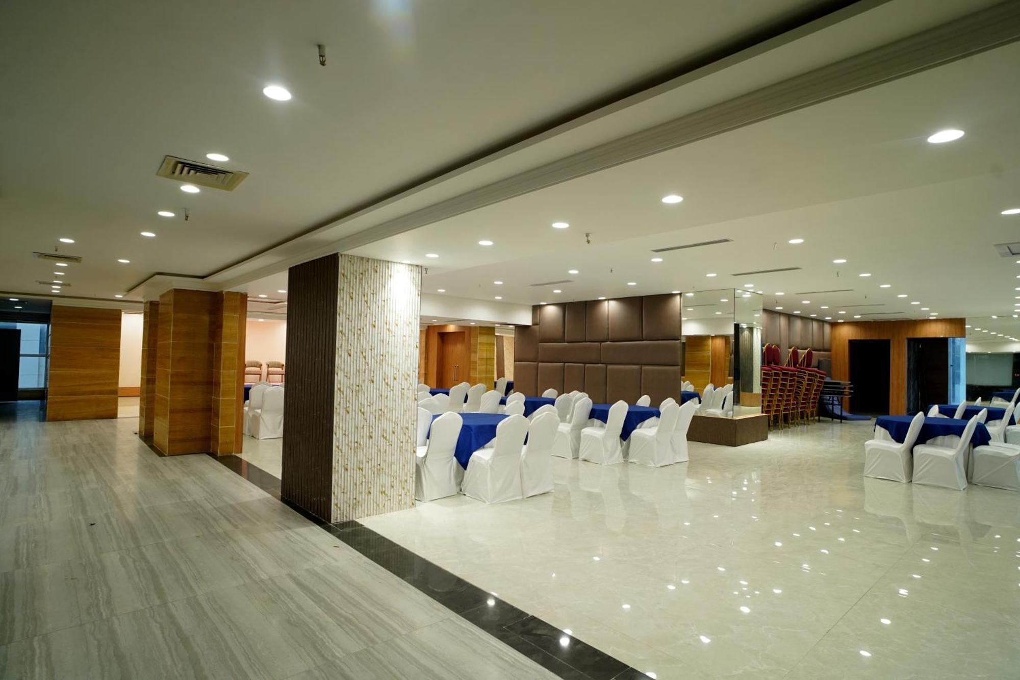 Hotel Sakura Gold Gurgaon Eksteriør billede