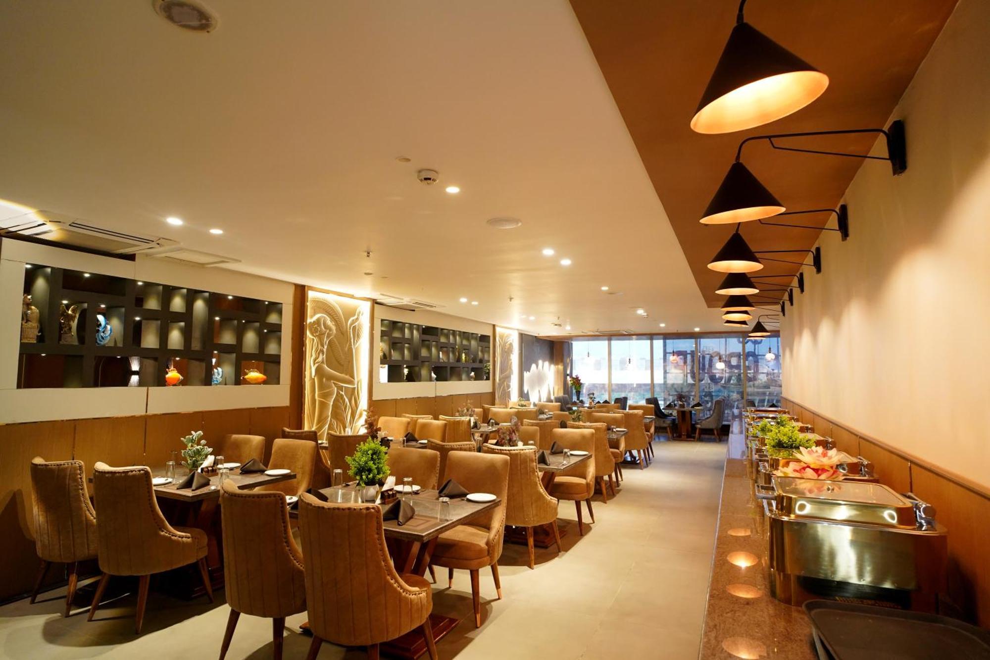 Hotel Sakura Gold Gurgaon Eksteriør billede