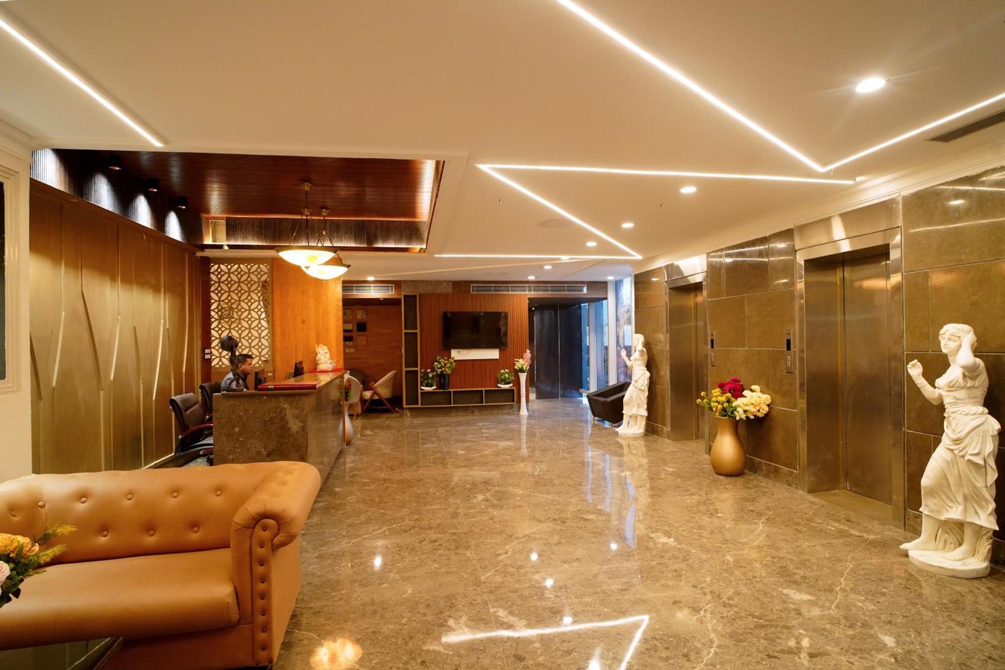 Hotel Sakura Gold Gurgaon Eksteriør billede