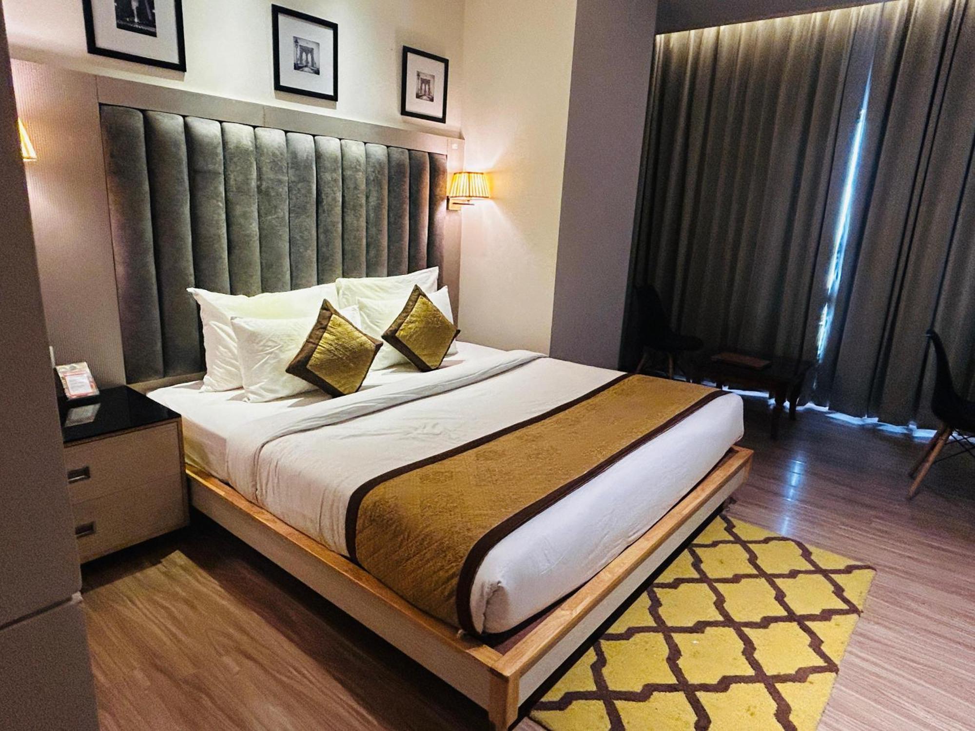 Hotel Sakura Gold Gurgaon Eksteriør billede