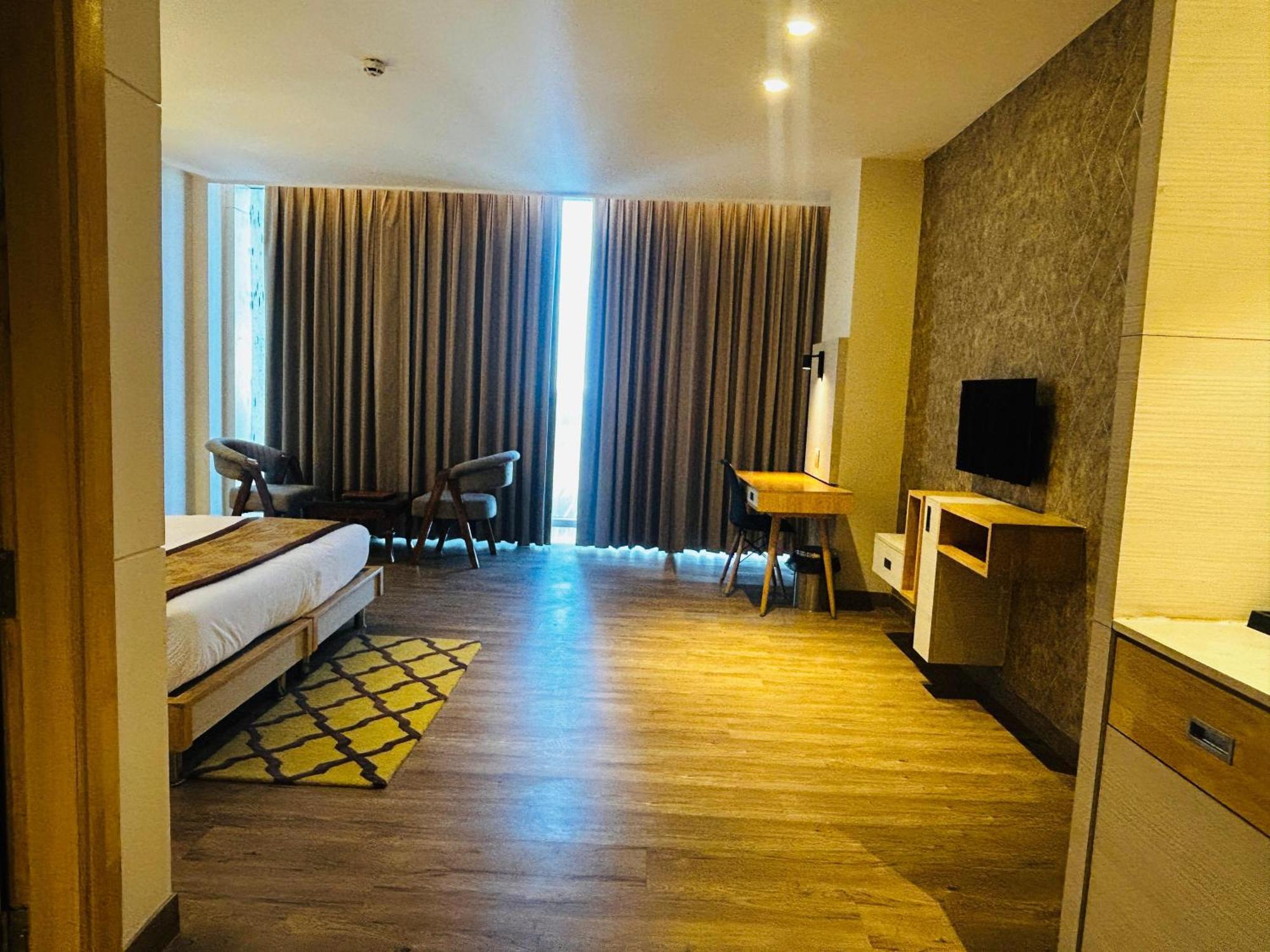 Hotel Sakura Gold Gurgaon Eksteriør billede