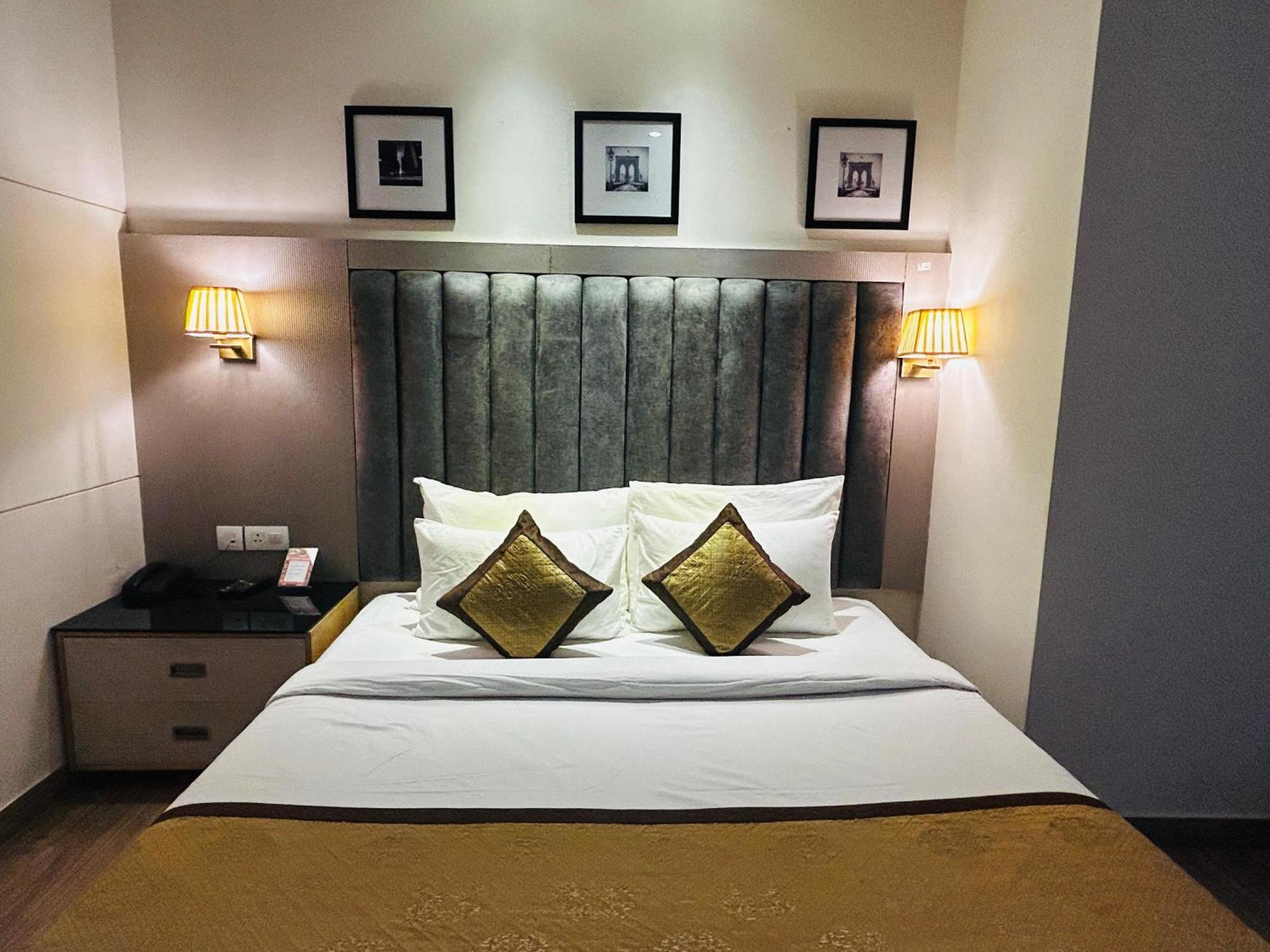 Hotel Sakura Gold Gurgaon Eksteriør billede