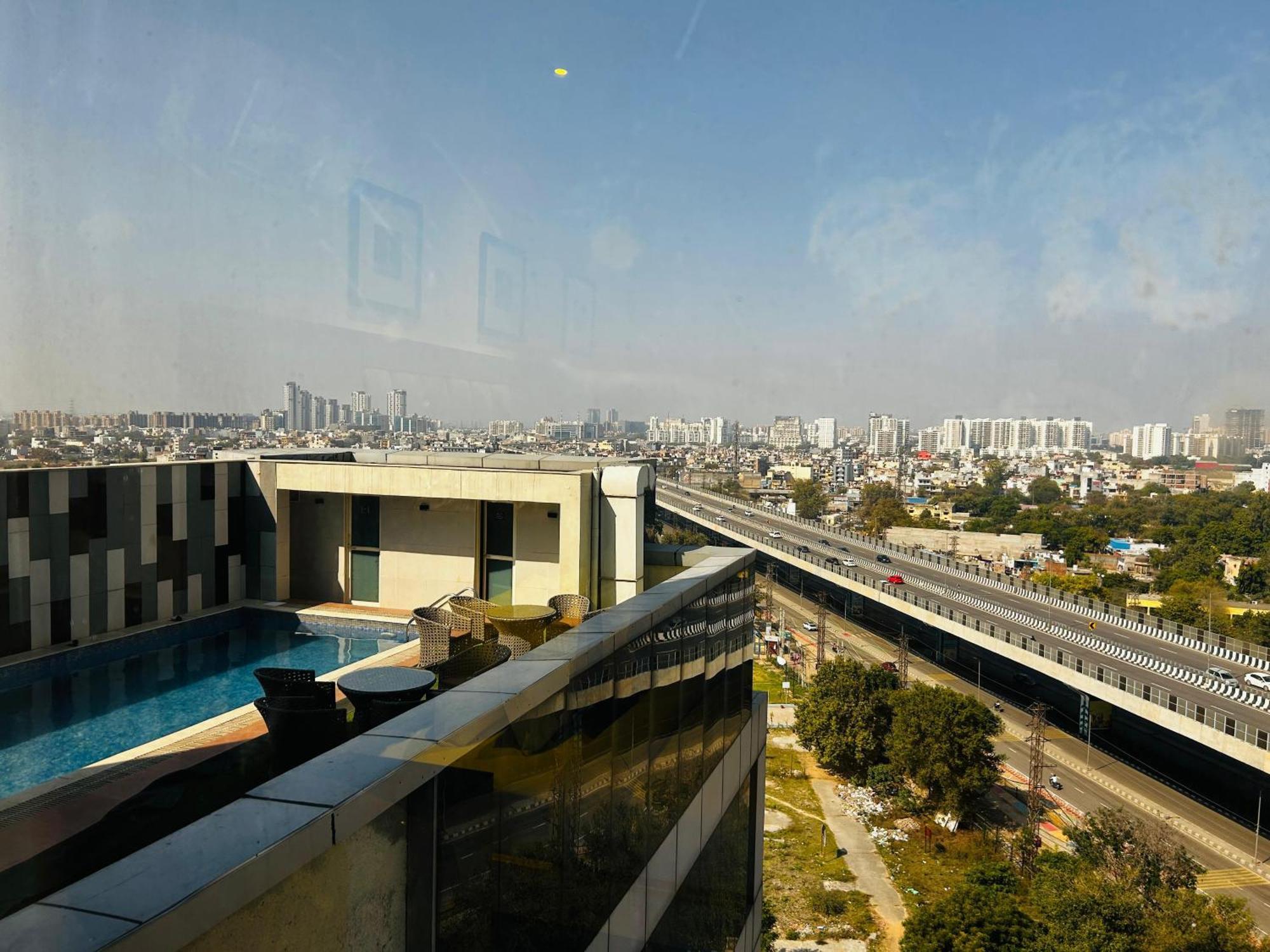 Hotel Sakura Gold Gurgaon Eksteriør billede
