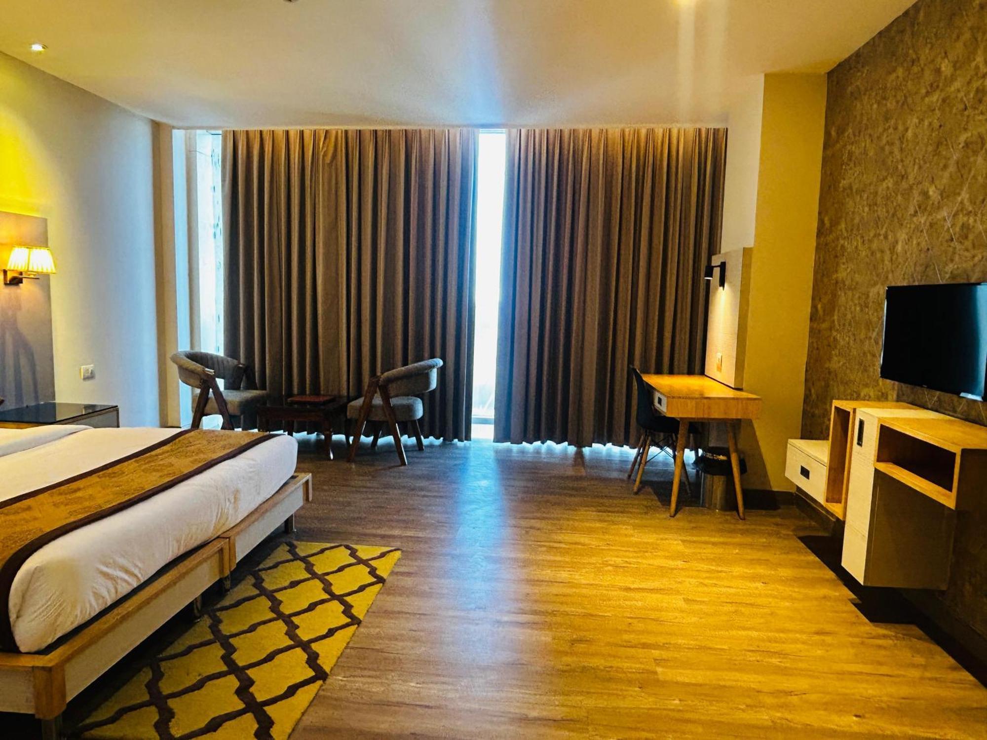 Hotel Sakura Gold Gurgaon Eksteriør billede