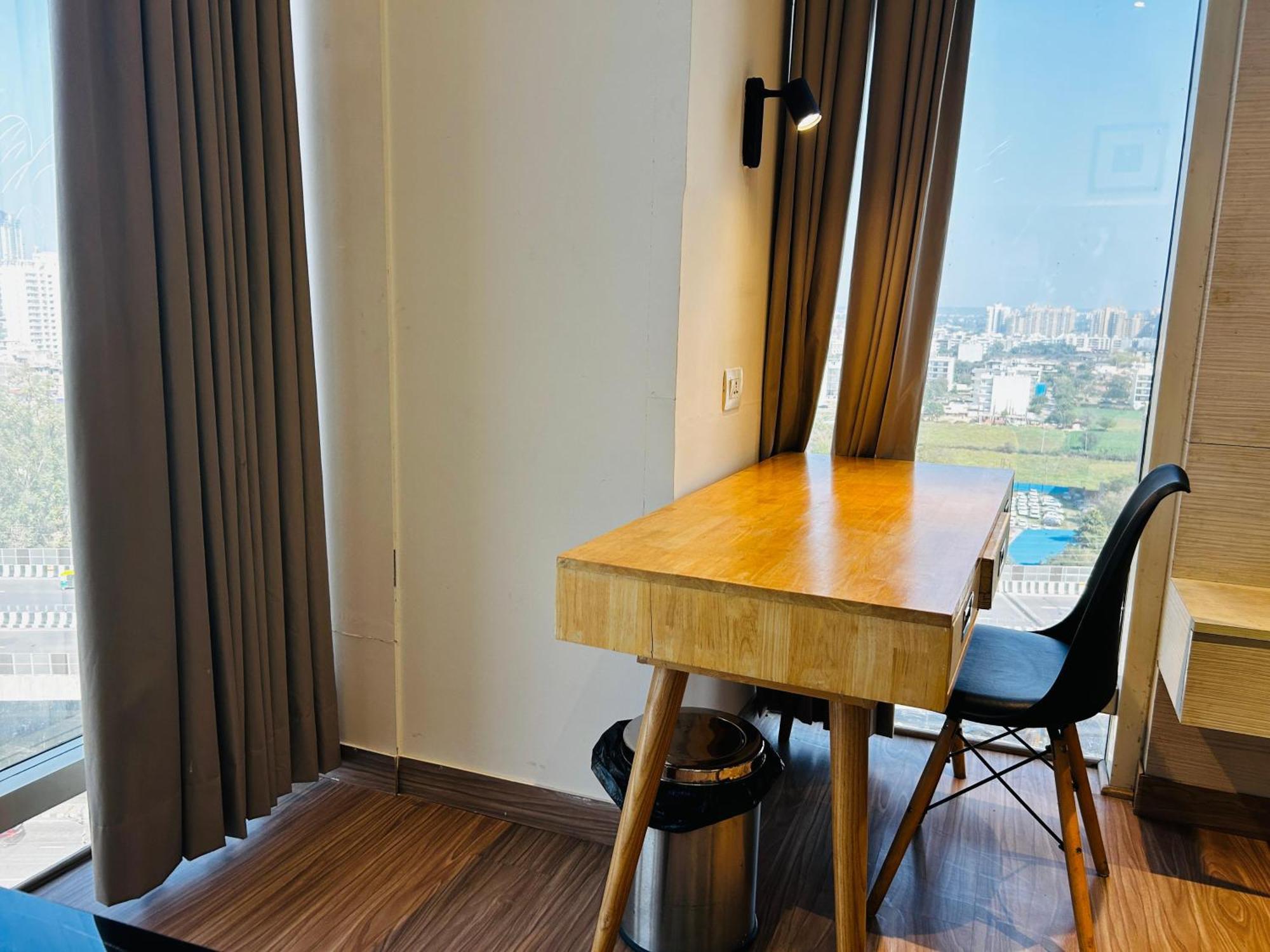 Hotel Sakura Gold Gurgaon Eksteriør billede