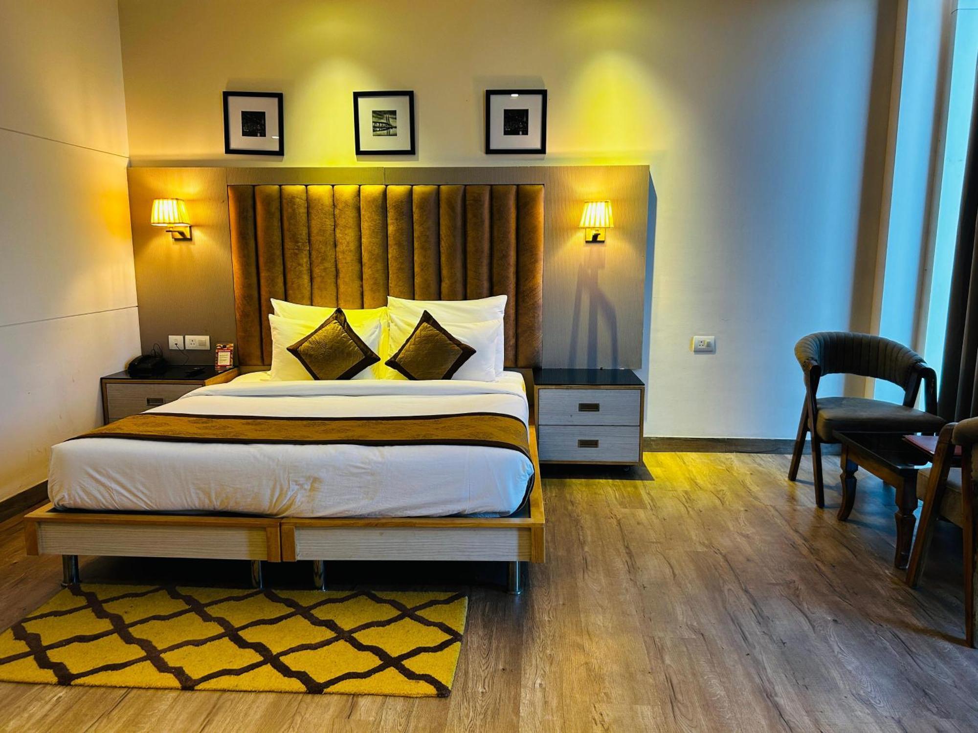Hotel Sakura Gold Gurgaon Eksteriør billede