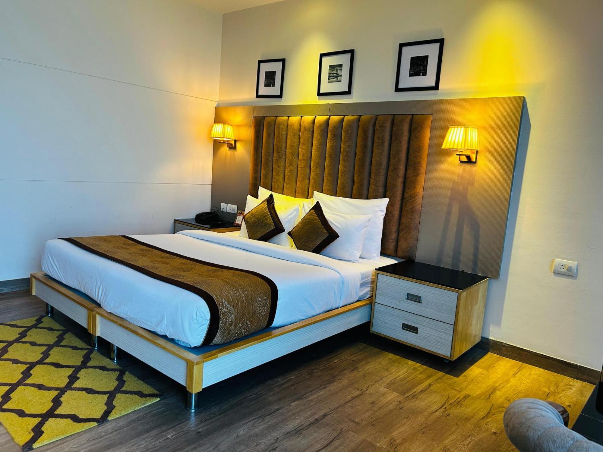 Hotel Sakura Gold Gurgaon Eksteriør billede