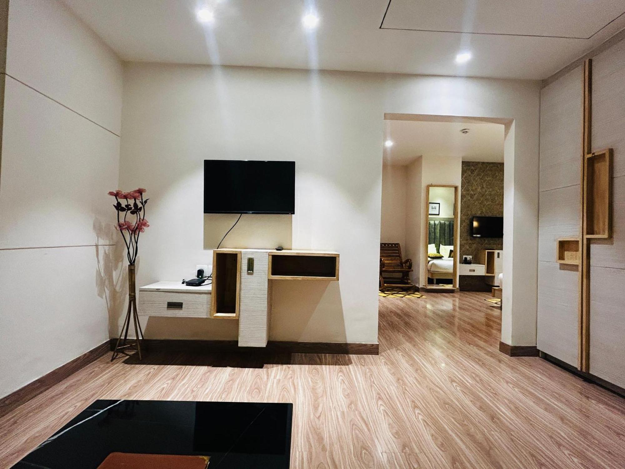 Hotel Sakura Gold Gurgaon Eksteriør billede