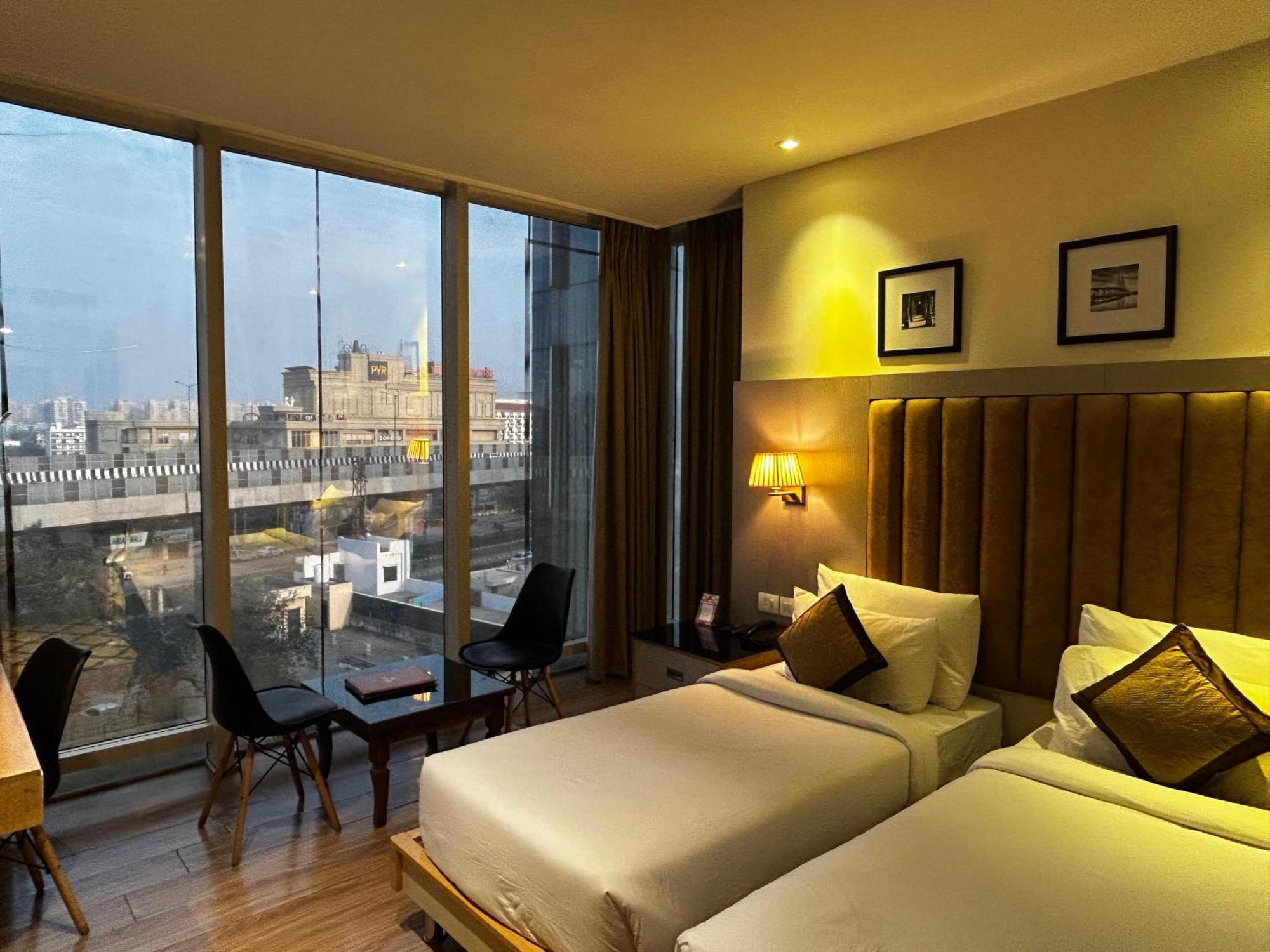 Hotel Sakura Gold Gurgaon Eksteriør billede