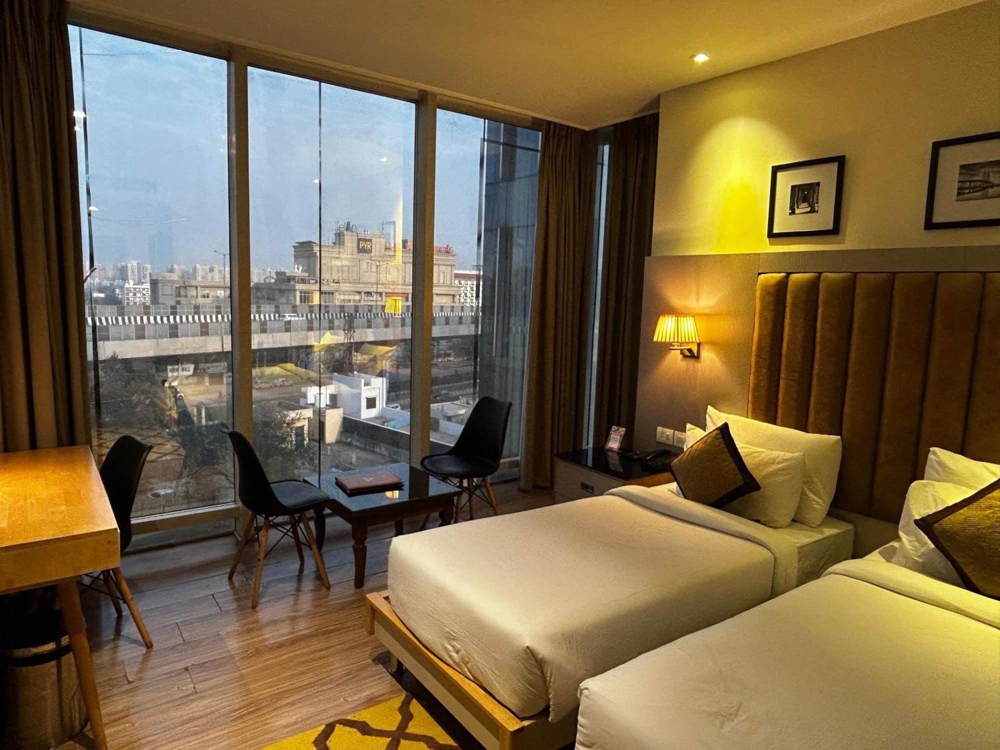 Hotel Sakura Gold Gurgaon Eksteriør billede